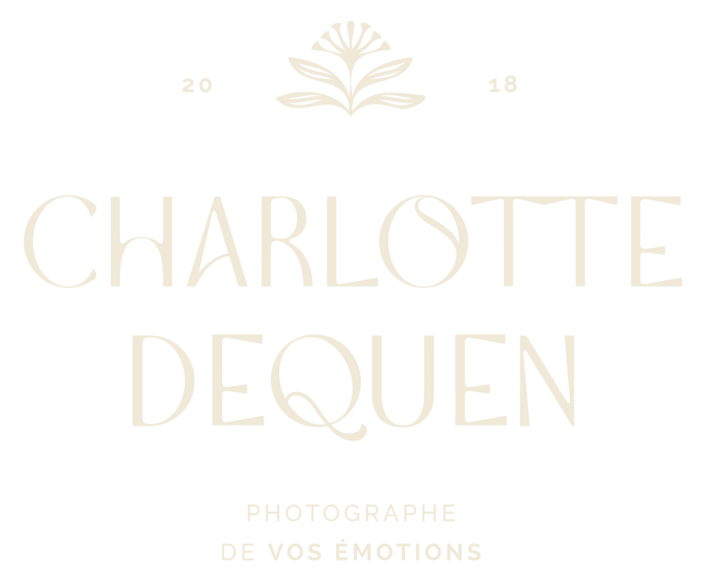 Logo Charlotte Dequen Photographe de vos émotions
